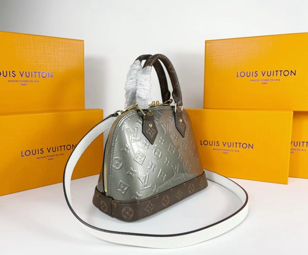 ルイヴィトンバッグ背面デザイン